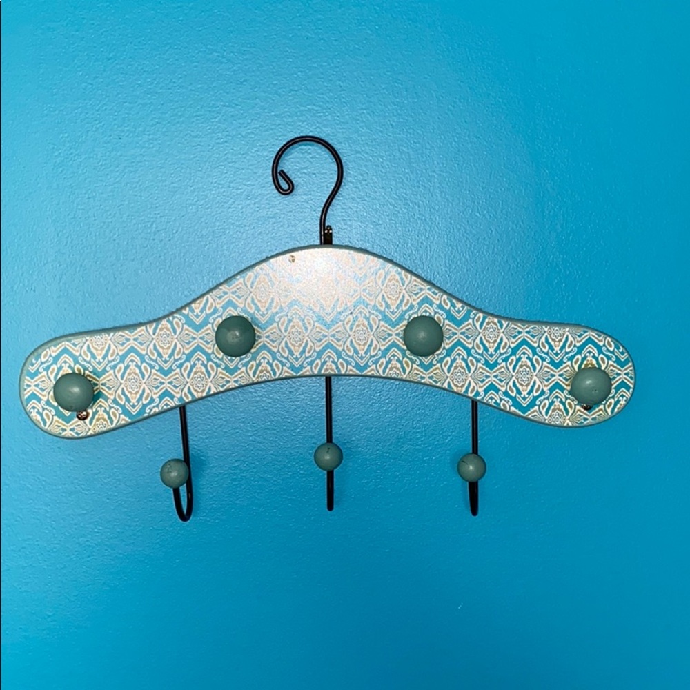 Wall hanger
